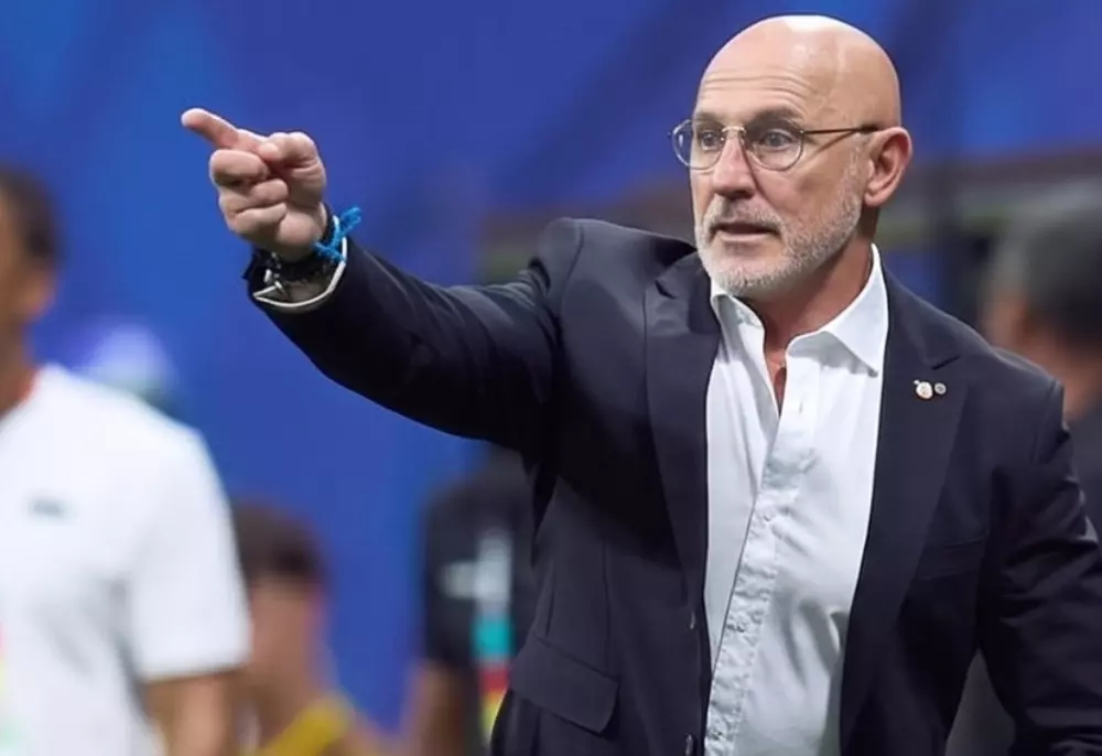 Luis de la Fuente Tak Hanya Melatih, Dia Mengasuh Sebuah Generasi
